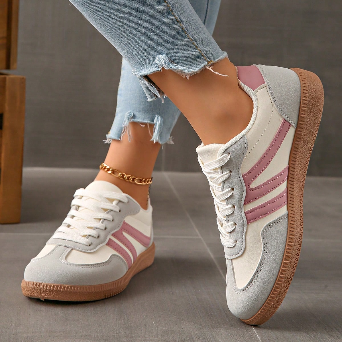 Zapatillas deportivas ortopédicas de cuero para mujer – cordones y diseño bajo