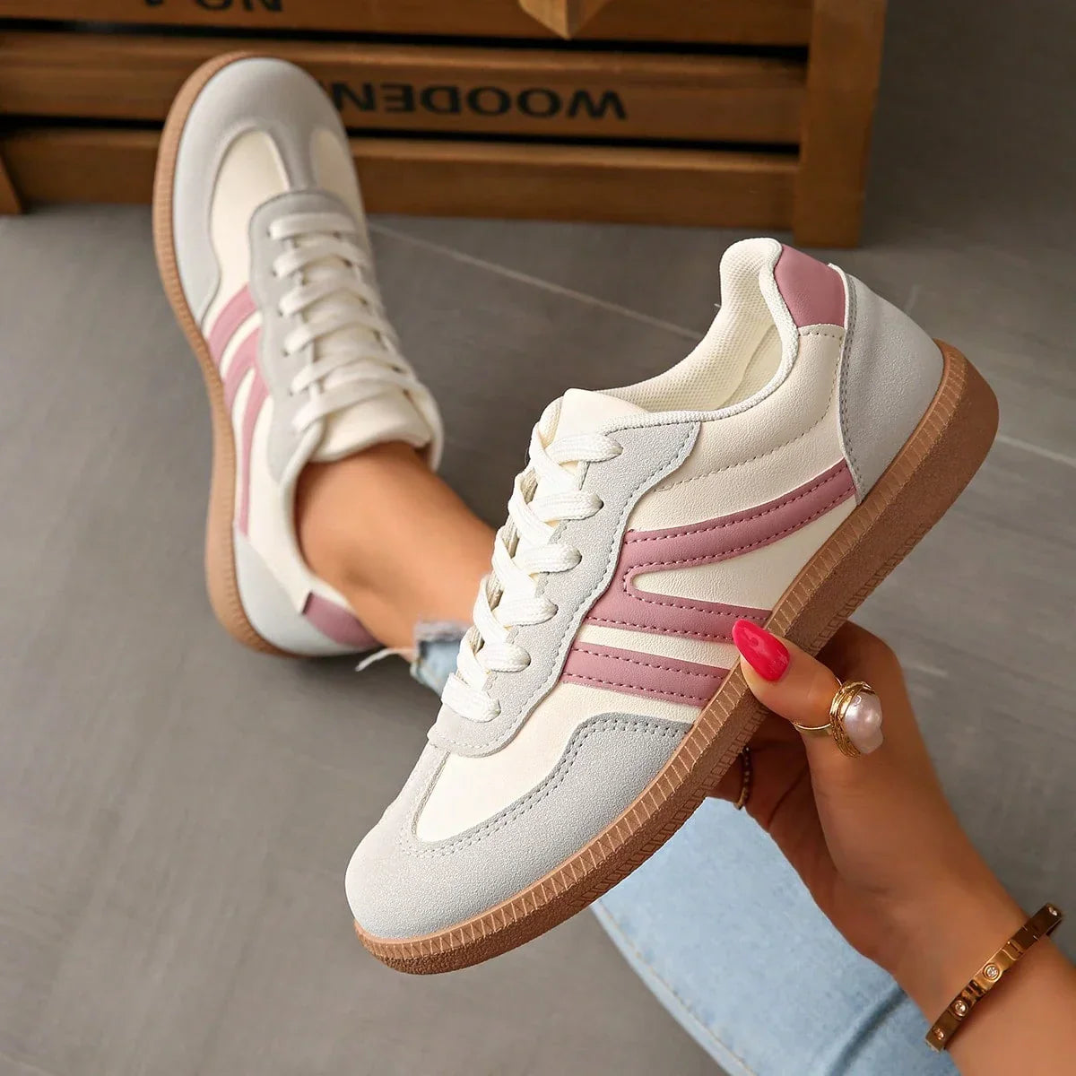 Zapatillas deportivas ortopédicas de cuero para mujer – cordones y diseño bajo