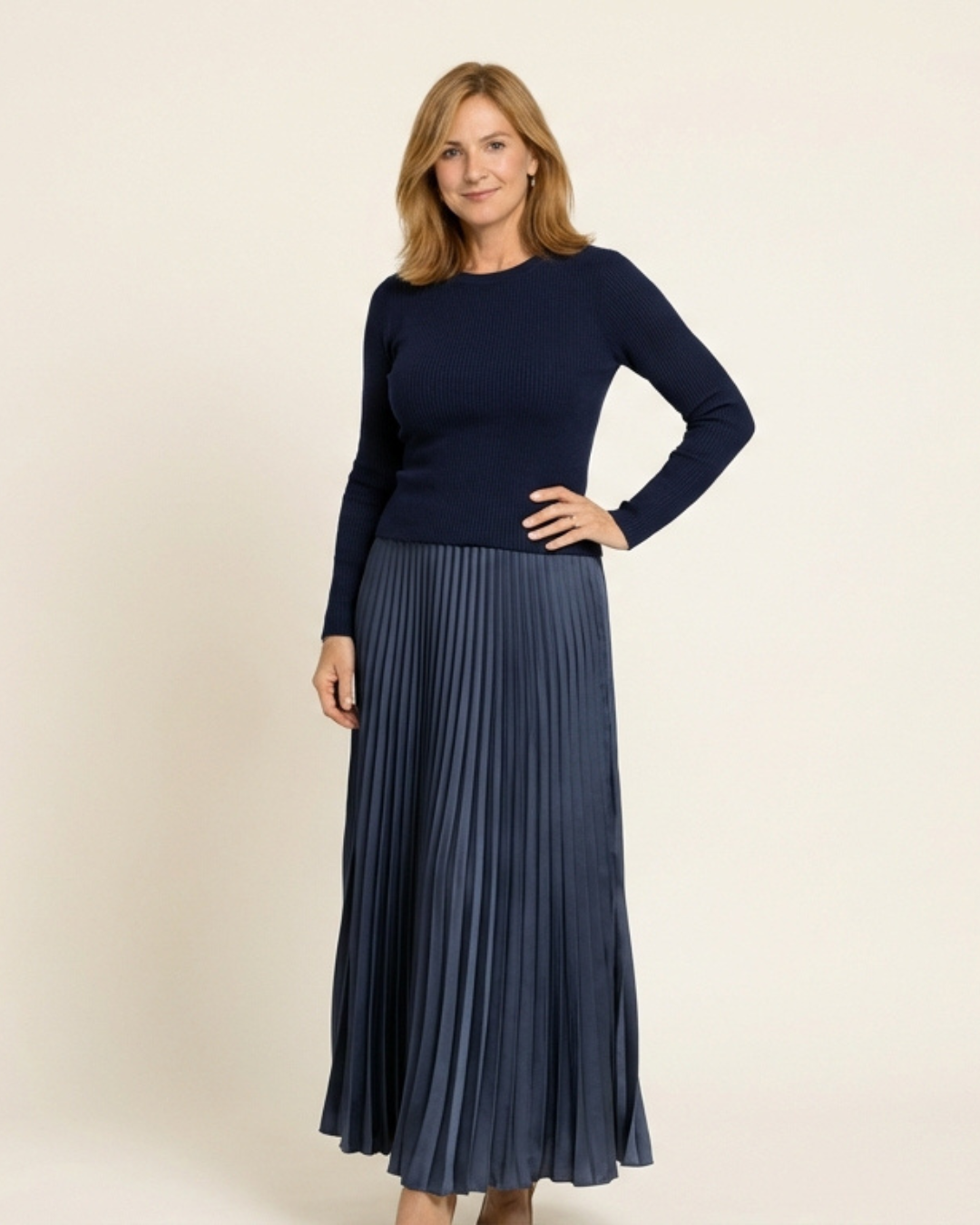 Vestido maxi con jersey y falda plisada | Clau
