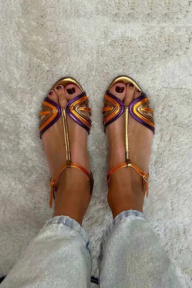 Sandalias Doradas con Hebilla | Adela