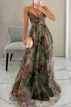 Estiloso vestido largo de malla de invitada de boda con corte ceñido y tirantes finos | Maxi