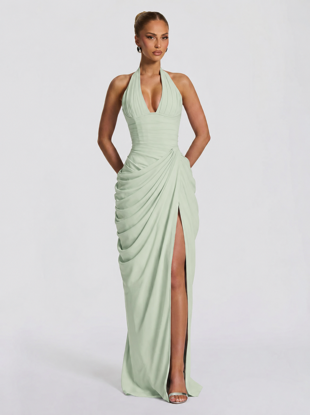 Refinado vestido largo de invitada de boda y de fiesta con cuello halter y abertura lateral | Largo