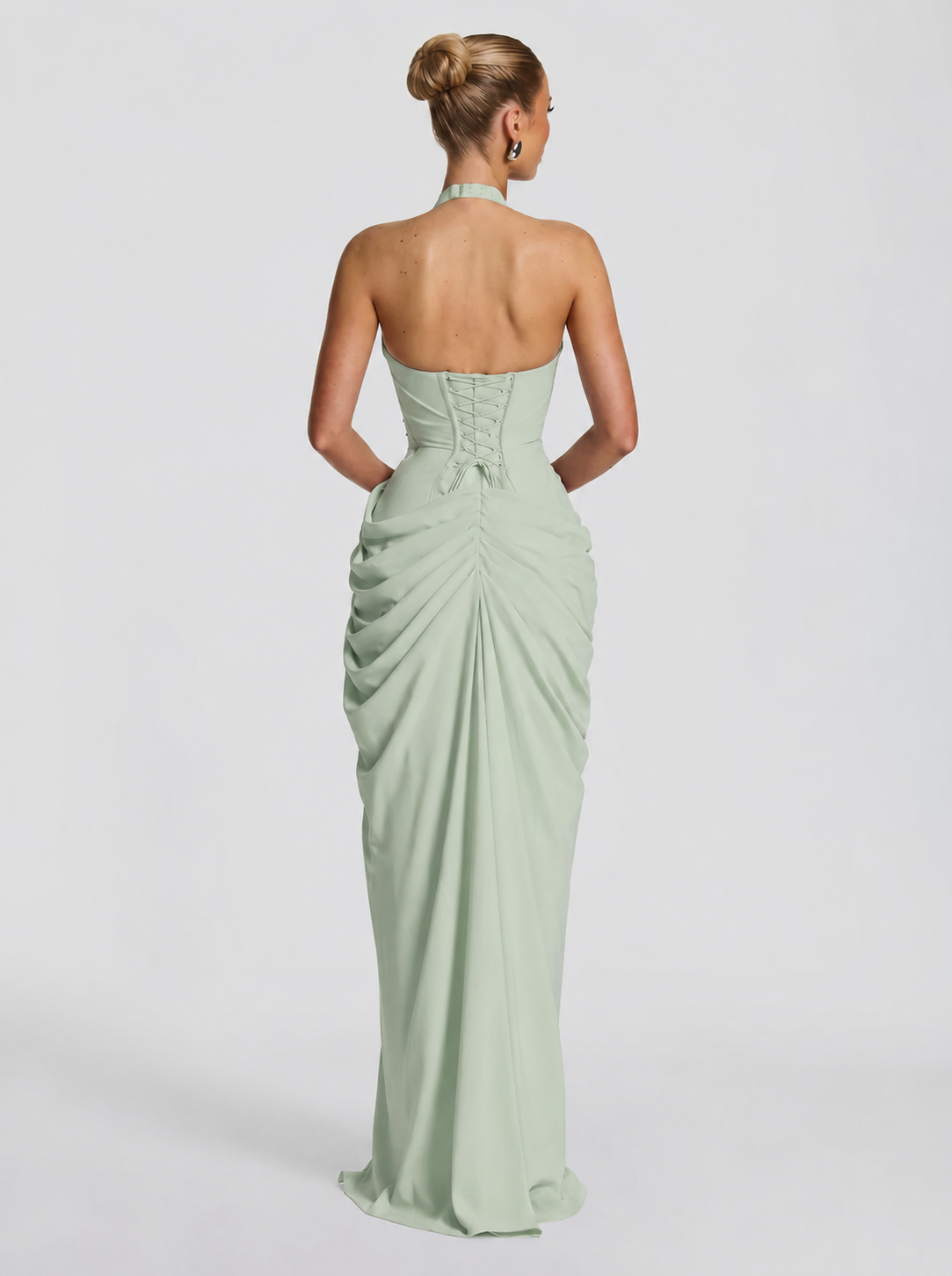 Refinado vestido largo de invitada de boda y de fiesta con cuello halter y abertura lateral | Largo