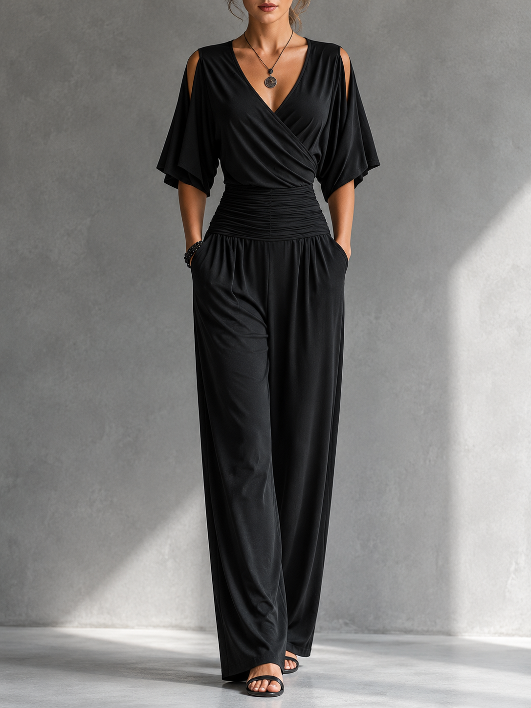 Mono Elegante Mujer con Escote Cruzado y Pernera Ancha | Mia