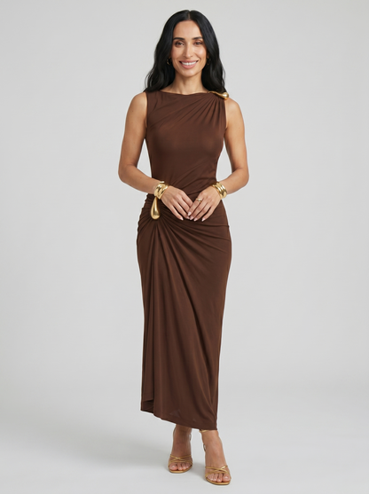 Cinthia I Vestido elegante con enganches dorados