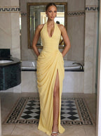 Refinado vestido largo de invitada de boda y de fiesta con cuello halter y abertura lateral | Largo
