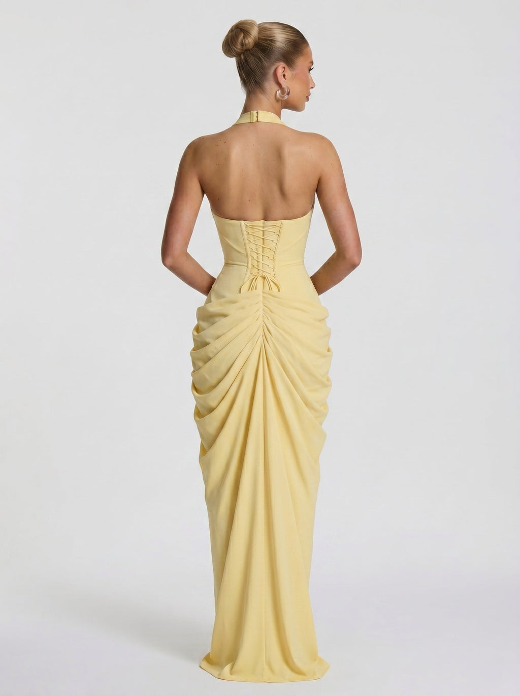 Refinado vestido largo de invitada de boda y de fiesta con cuello halter y abertura lateral | Largo
