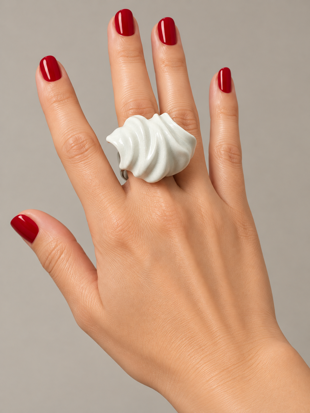 Anillos de cerámica hecho a mano, blanco – Base de acero ajustable, modelo Petalos
