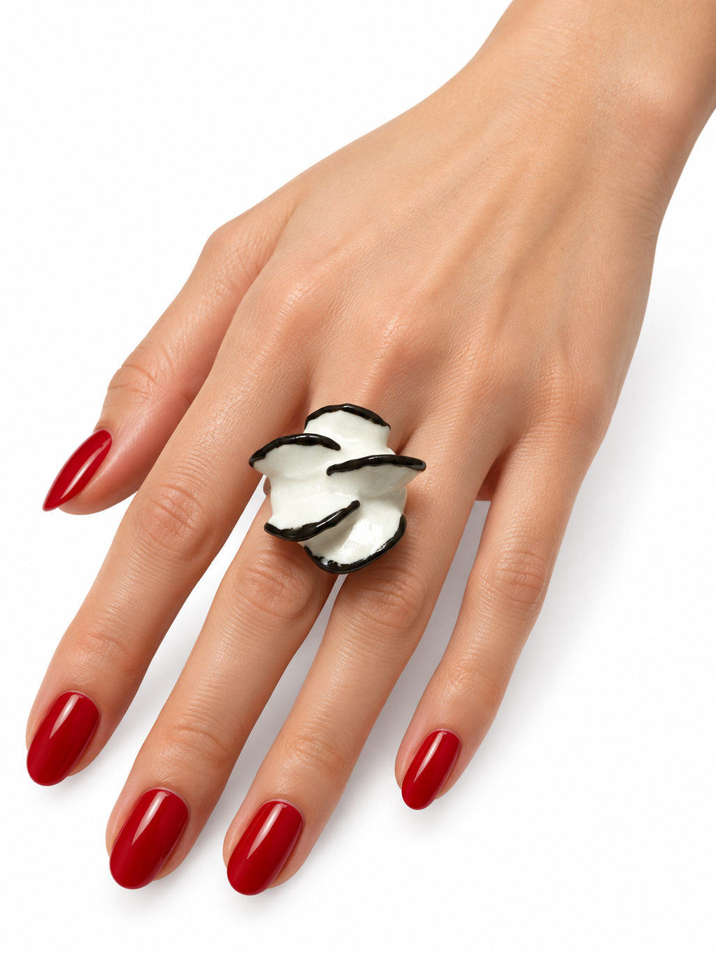 Anillos de cerámica hecho a mano, blanco y negro – Base de acero ajustable, modelo Flamenca