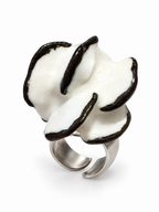 Anillos de cerámica hecho a mano, blanco y negro – Base de acero ajustable, modelo Flamenca