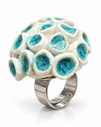 Anillos de cerámica hecho a mano, blanco y turquesa – Base de acero ajustable, modelo Coral