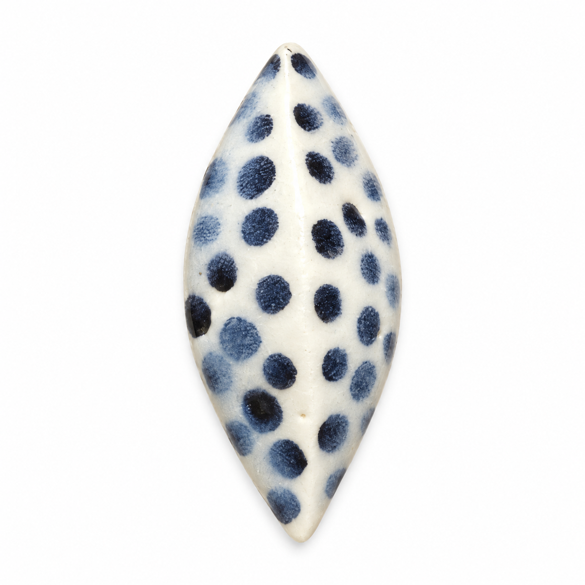 Anillos de cerámica hecho a mano, blanco y azul – Base de acero ajustable, modelo Lunares