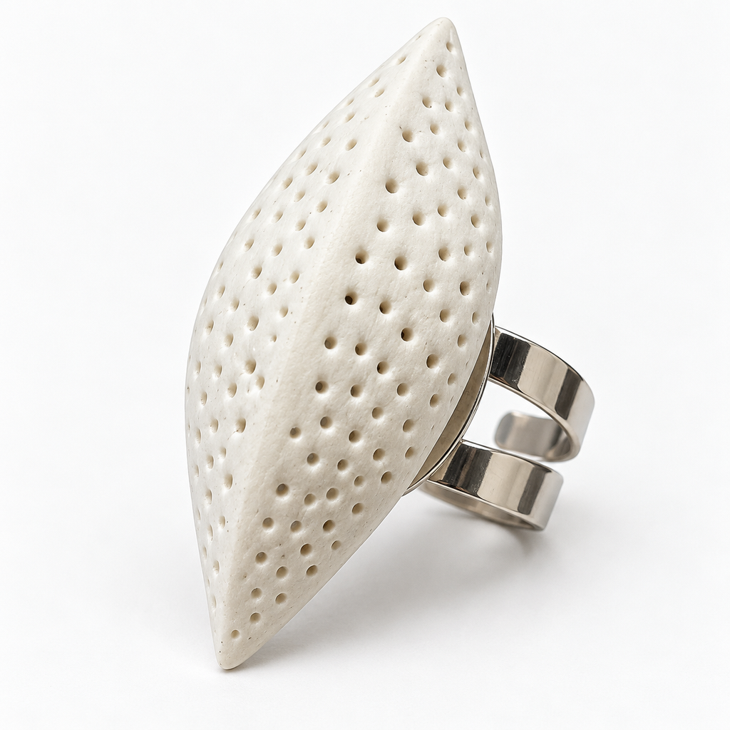 Anillos de cerámica hecho a mano, blanco – Base de acero ajustable, modelo Arena