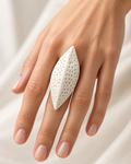 Anillos de cerámica hecho a mano, blanco – Base de acero ajustable, modelo Arena