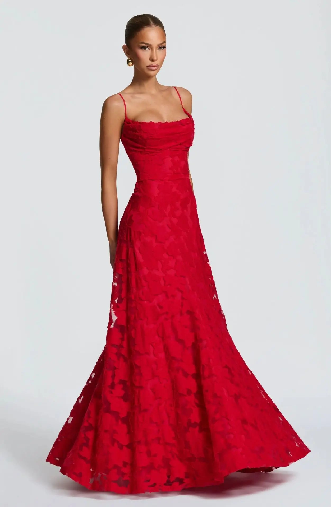 Elegante vestido de noche floral de invitada de boda con tirantes finos y espalda de cordones | Maxi