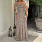 Elegante vestido de noche floral de invitada de boda con tirantes finos y espalda de cordones | Maxi