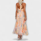 Elegante vestido halter de invitada de boda con estampado acuarela | Maxi