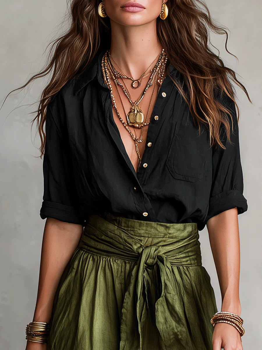 Conjunto de dos piezas: camiseta negra y falda midi verde oliva | Vera