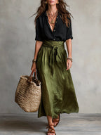Conjunto de dos piezas: camiseta negra y falda midi verde oliva | Vera