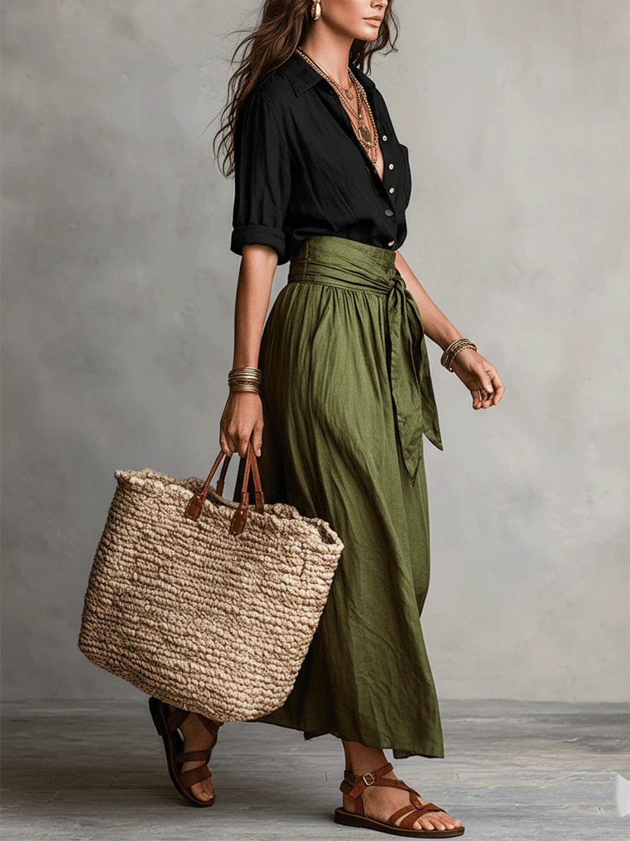 Conjunto de dos piezas: camiseta negra y falda midi verde oliva | Vera
