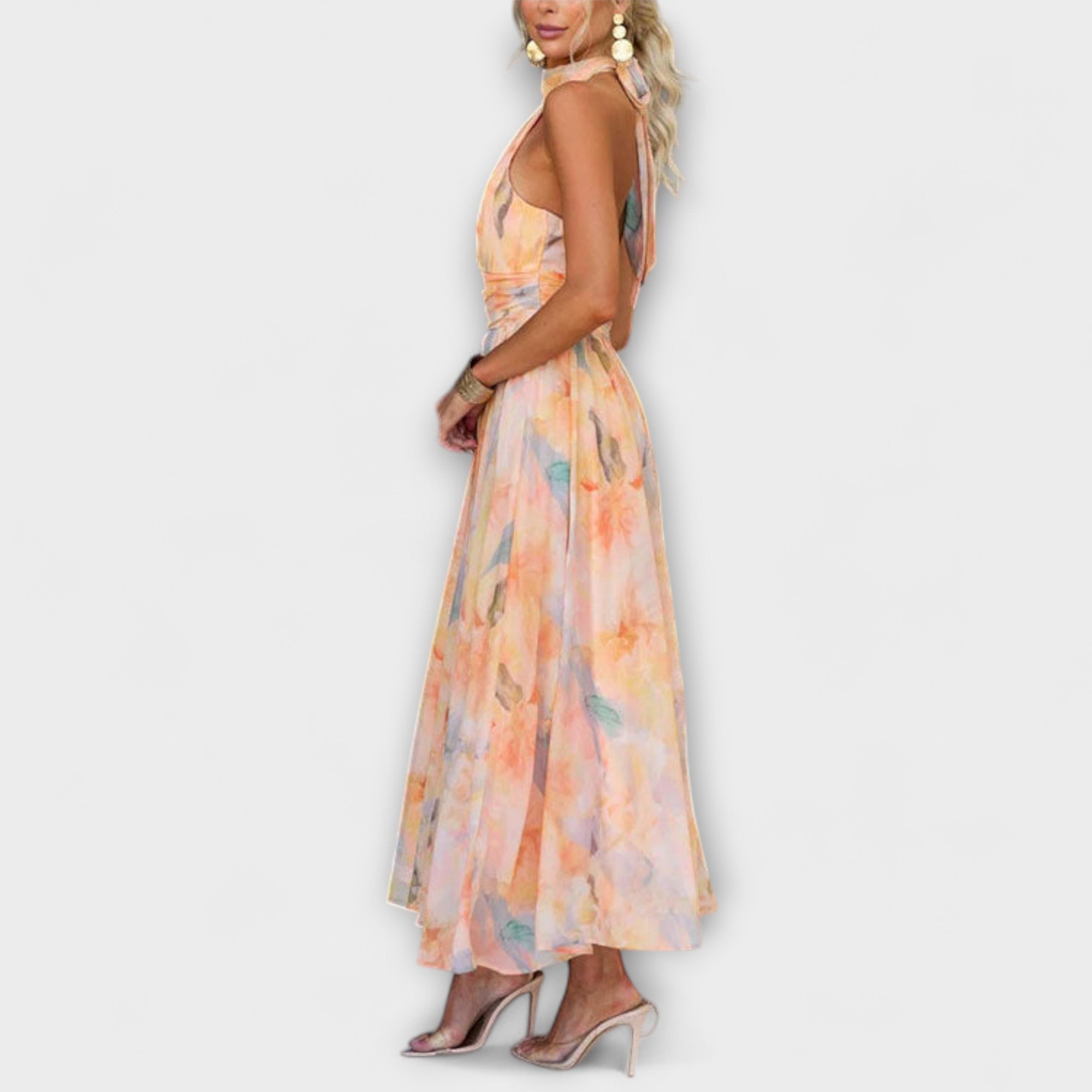 Elegante vestido halter de invitada de boda con estampado acuarela | Maxi