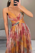 Estiloso vestido largo de malla de invitada de boda con corte ceñido y tirantes finos | Maxi