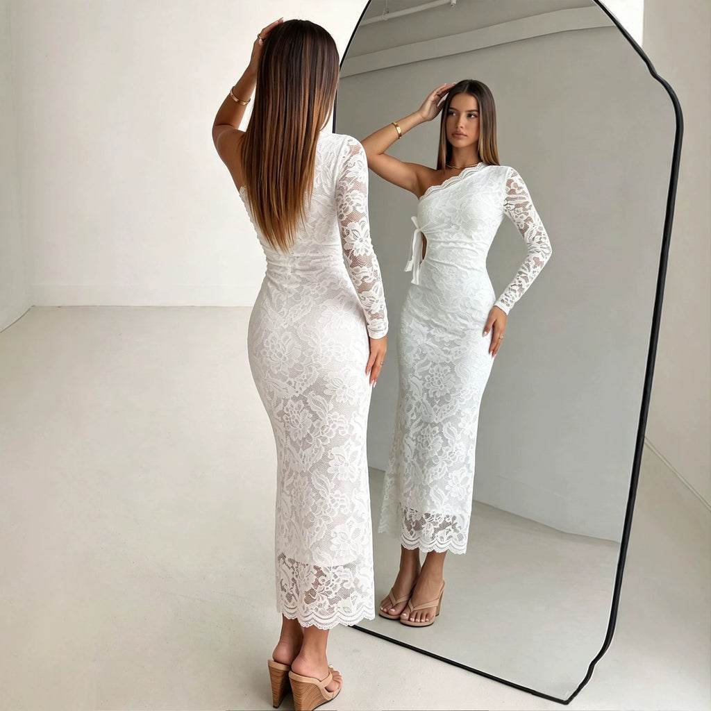 Detalle de encaje y calados del vestido largo blanco Aitana | Luna Cruz