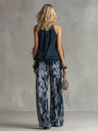 Elegante conjunto de mujer de dos piezas de invitada de boda con top halter de volantes y pantalón ancho