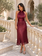Vestido elegante de invitada de boda y de fiesta con cuello alto y encaje calado | Midi
