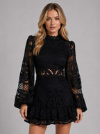 Vestido Corto de Encaje con Cuello Alto y Volantes Mujer