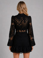 Vestido Corto de Encaje con Cuello Alto y Volantes Mujer