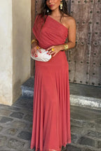 Elegante vestido largo plisado de invitada de boda con un solo hombro | Maxi