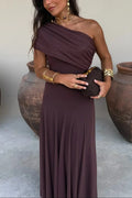 Elegante vestido largo plisado de invitada de boda con un solo hombro | Maxi