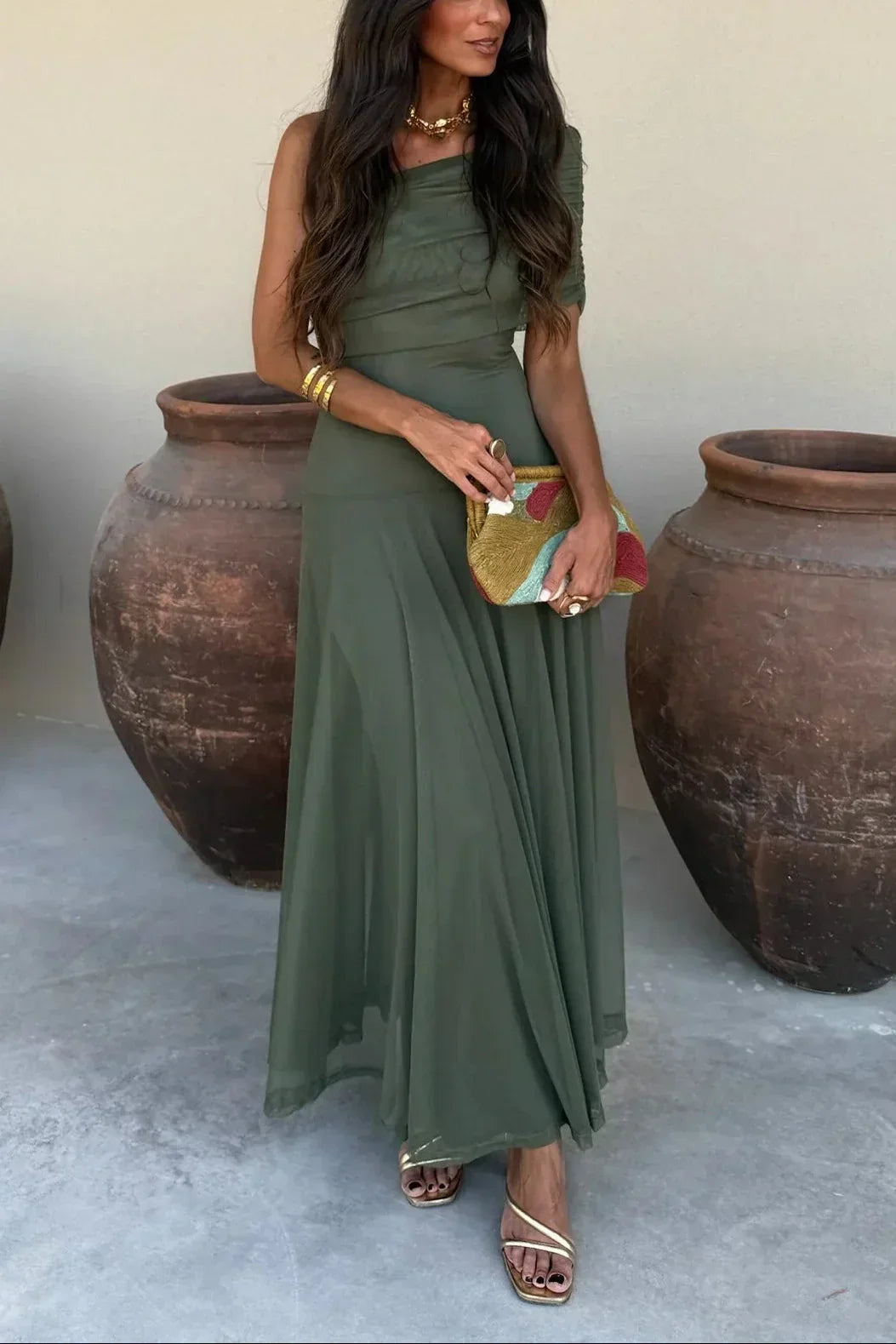 Elegante vestido largo plisado de invitada de boda con un solo hombro | Maxi