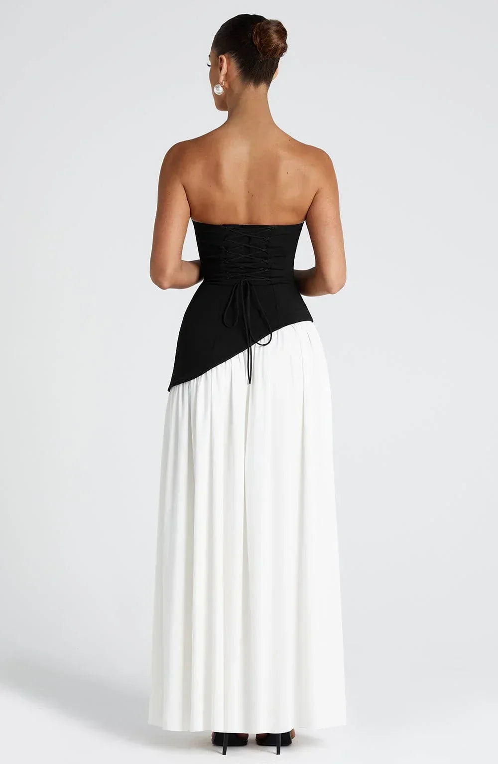 Elegante vestido largo de invitada de boda palabra de honor con corsé y abertura alta | Maxi