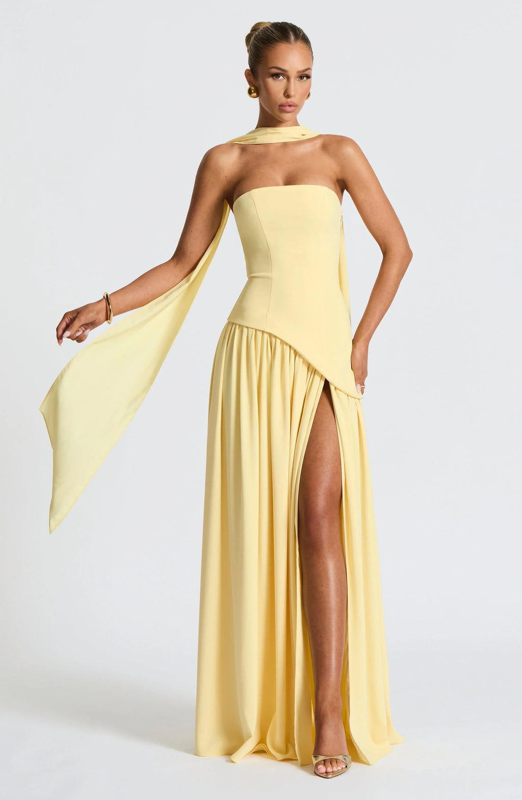 Elegante vestido largo de invitada de boda palabra de honor con corsé y abertura alta | Maxi