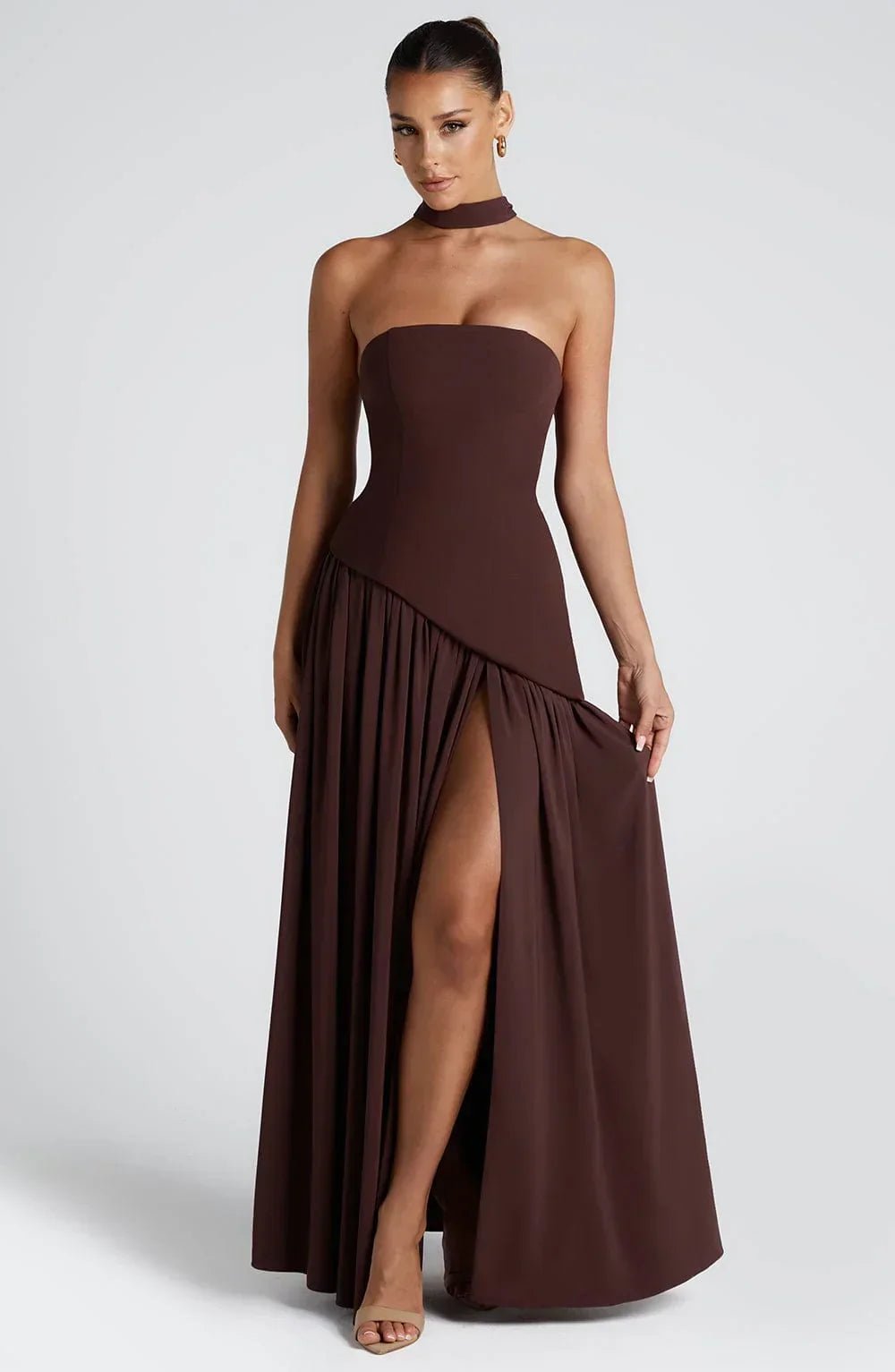 Elegante vestido largo de invitada de boda palabra de honor con corsé y abertura alta | Maxi