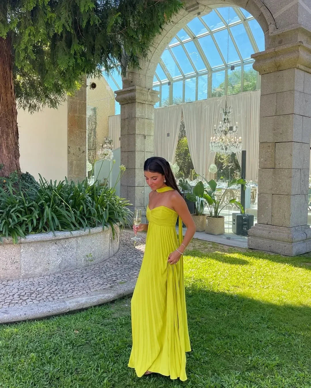 Vestido Largo Plisado Amarillo de Invitada | Amaia