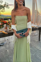 Elegante vestido largo verde plisado de invitada de boda | Maxi