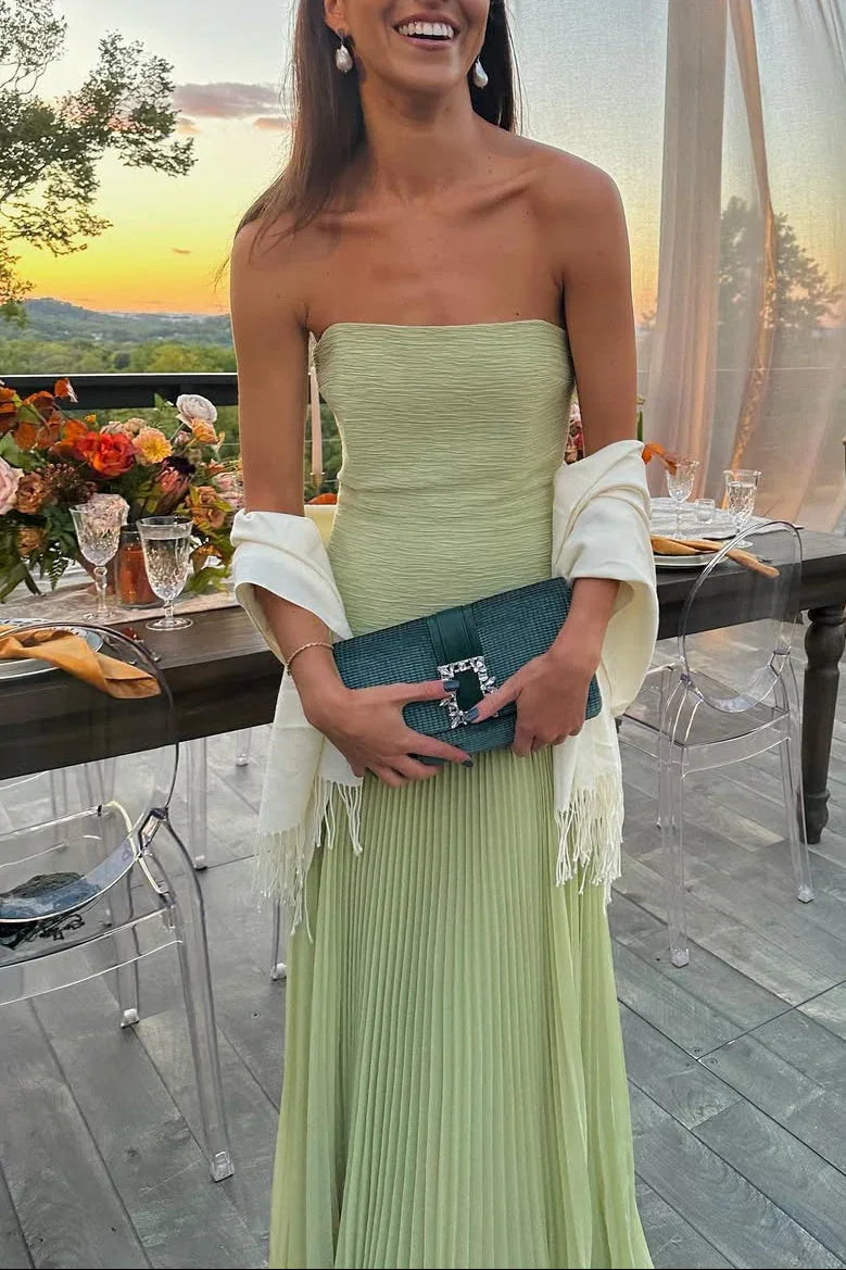 Elegante vestido largo verde plisado de invitada de boda | Maxi