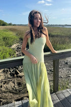 Elegante vestido largo verde plisado de invitada de boda | Maxi